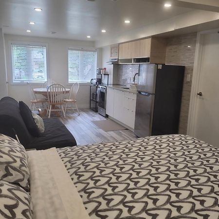 Modern Studio With Kitchenette And Bath Guelph Buitenkant foto