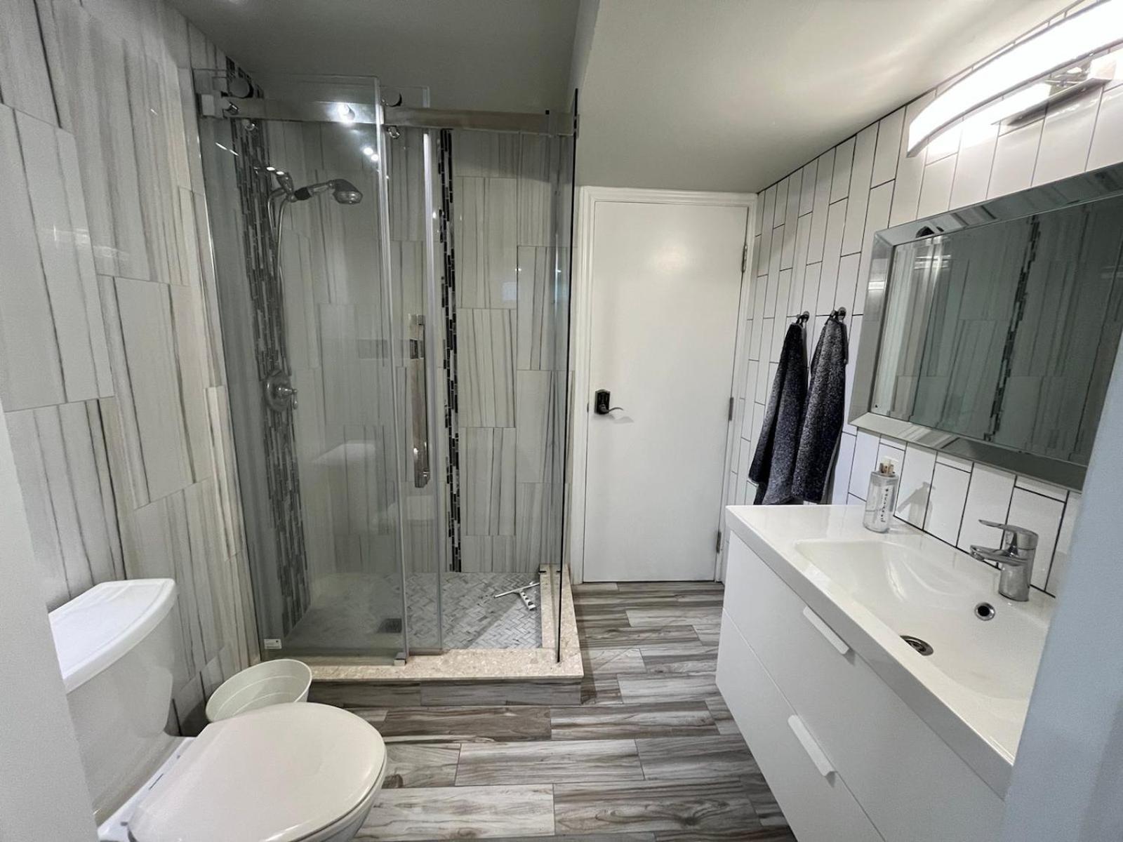 Modern Studio With Kitchenette And Bath Guelph Buitenkant foto