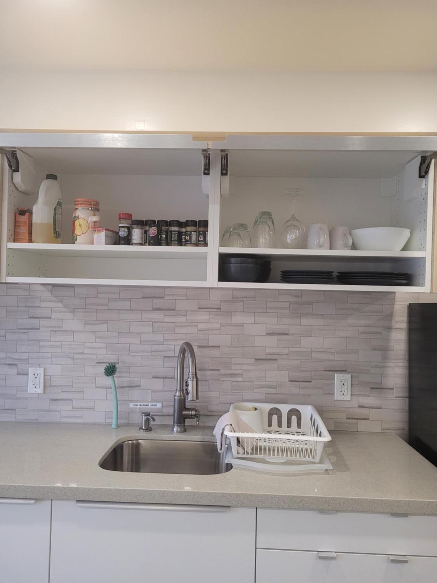Modern Studio With Kitchenette And Bath Guelph Buitenkant foto
